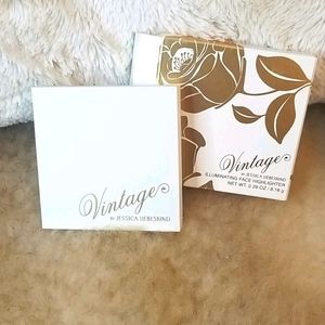Vintage Cosmetics Illuminating Face Highlighter